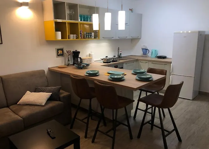 Center Seaview Apartment *