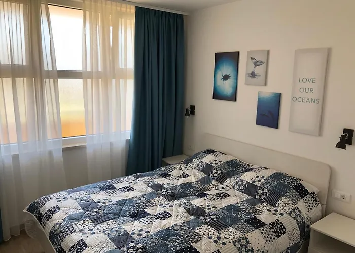 Center Seaview Apartment *