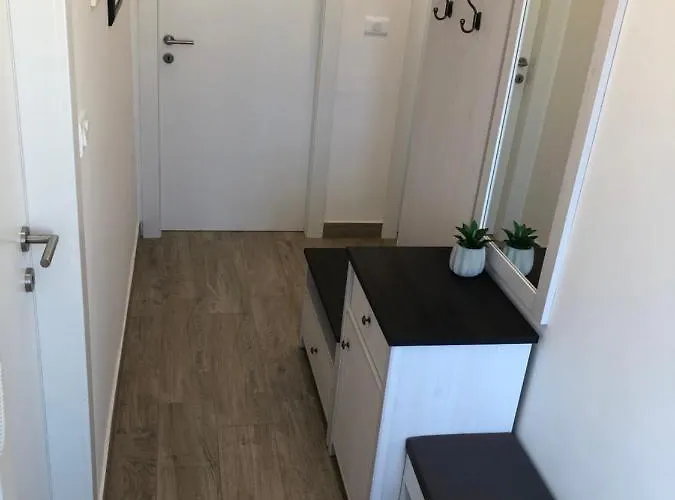 Center Seaview Apartment *